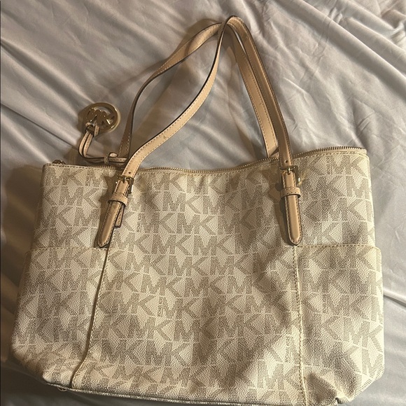 MICHAEL KORS Vanilla Signature Logo East West Tote Bag - Picture 2 of 4